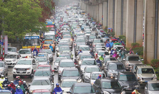 Lưu lượng ô tô rất lớn tại đường Nguyễn Trãi tại quận Thanh Xuân Hà Nội