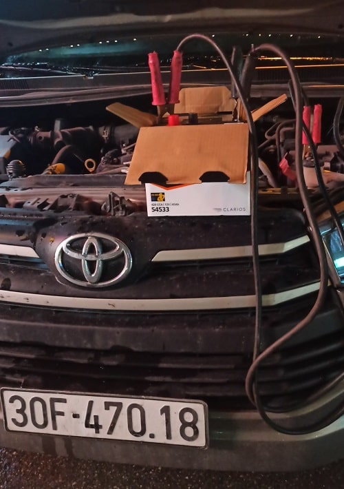 kích nổ xe ô tô Toyota Innova tại Hà Nội lúc 23h
